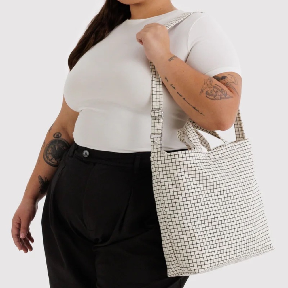 Baggu Horizontal Zip Duck Bag in Natural Grid - Picture 2 of 4